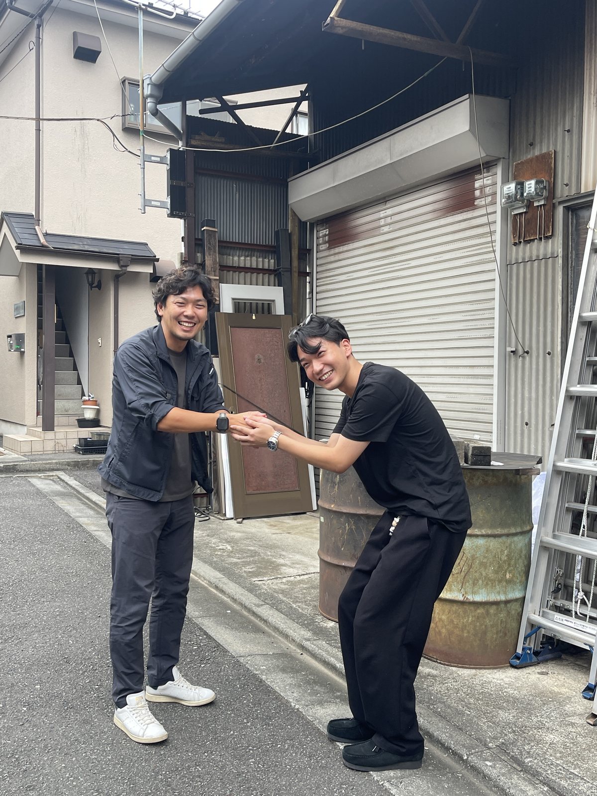 池田工務店さんとカラクリメンバーの固い握手